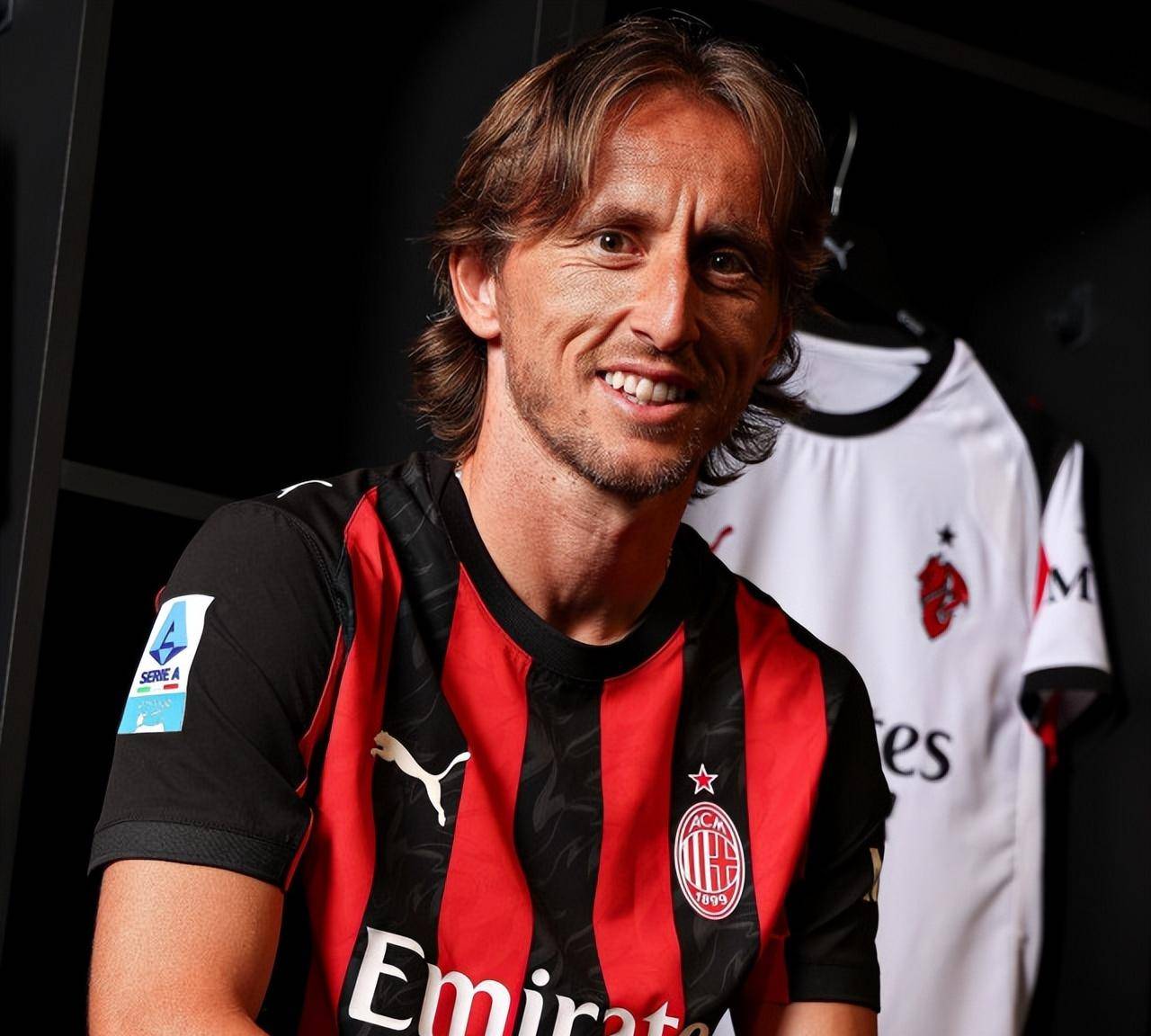 滑手扮关公成都街头玩滑板