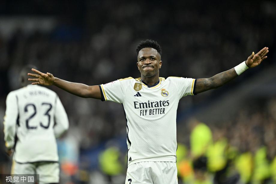 篮板球被他一个人统治了