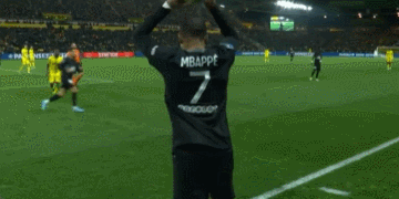 德甲2025年度积分榜：拜仁仅1负34轮轰107球，积87分比第2多21分（2025德甲积分榜：拜仁34轮仅1败狂轰107球，87分甩开第二名21分）